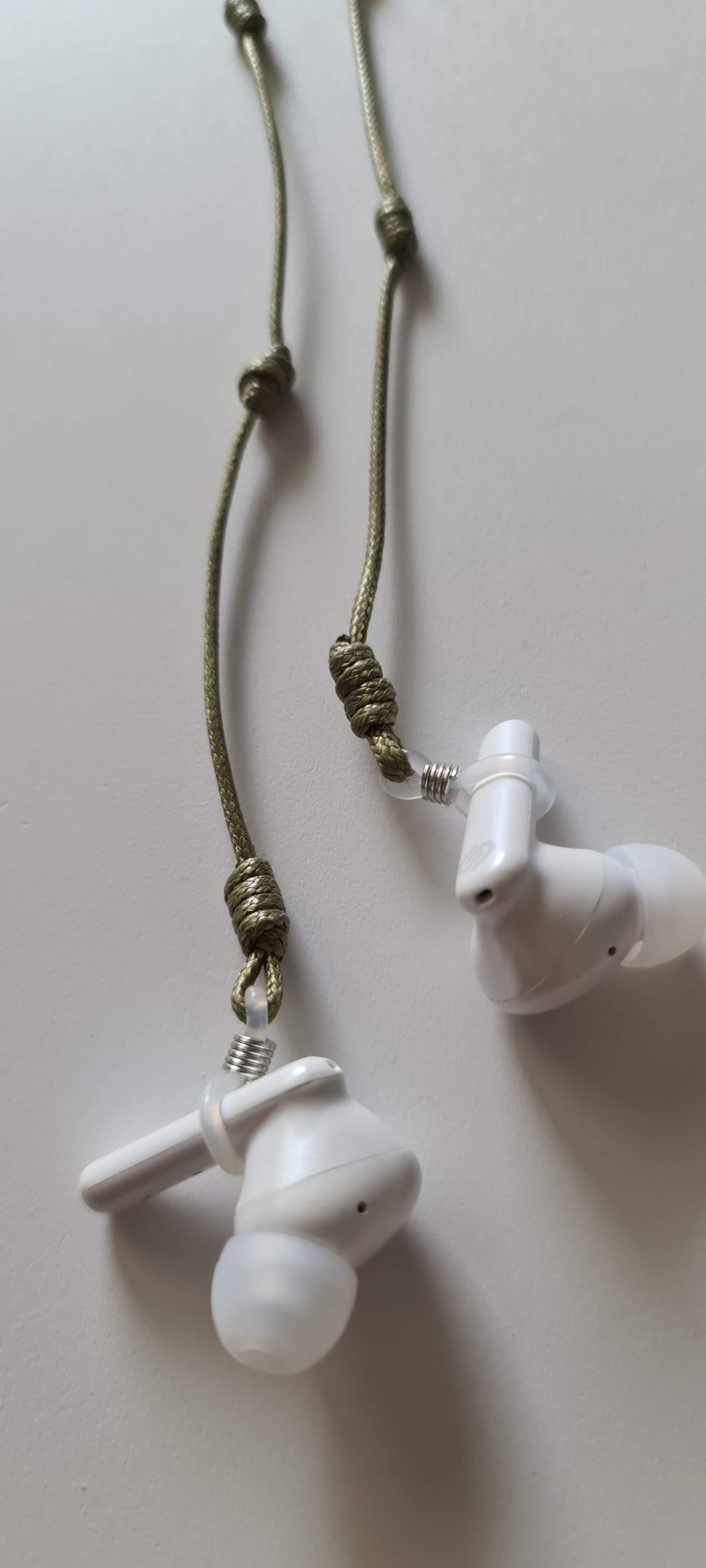 Moss green 2-in-1 Eyewear & Earbuds cord